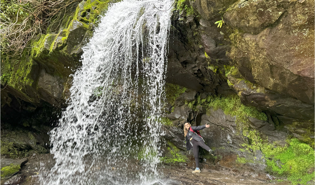 Gatlinburg Tennessee hiking in great smoky mountains national park to waterfalls